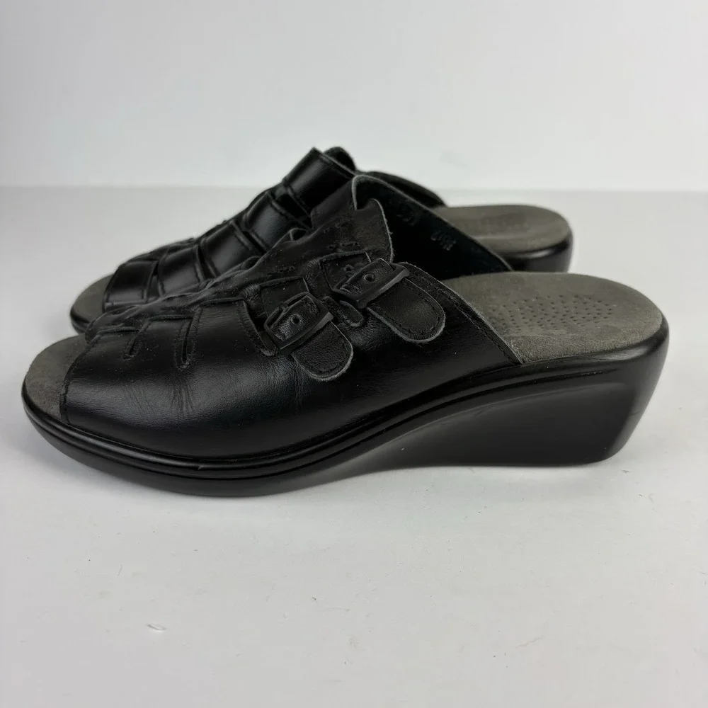 SAS Tripod Comfort Black Leather Slip On Sandals Size 6.5 W
